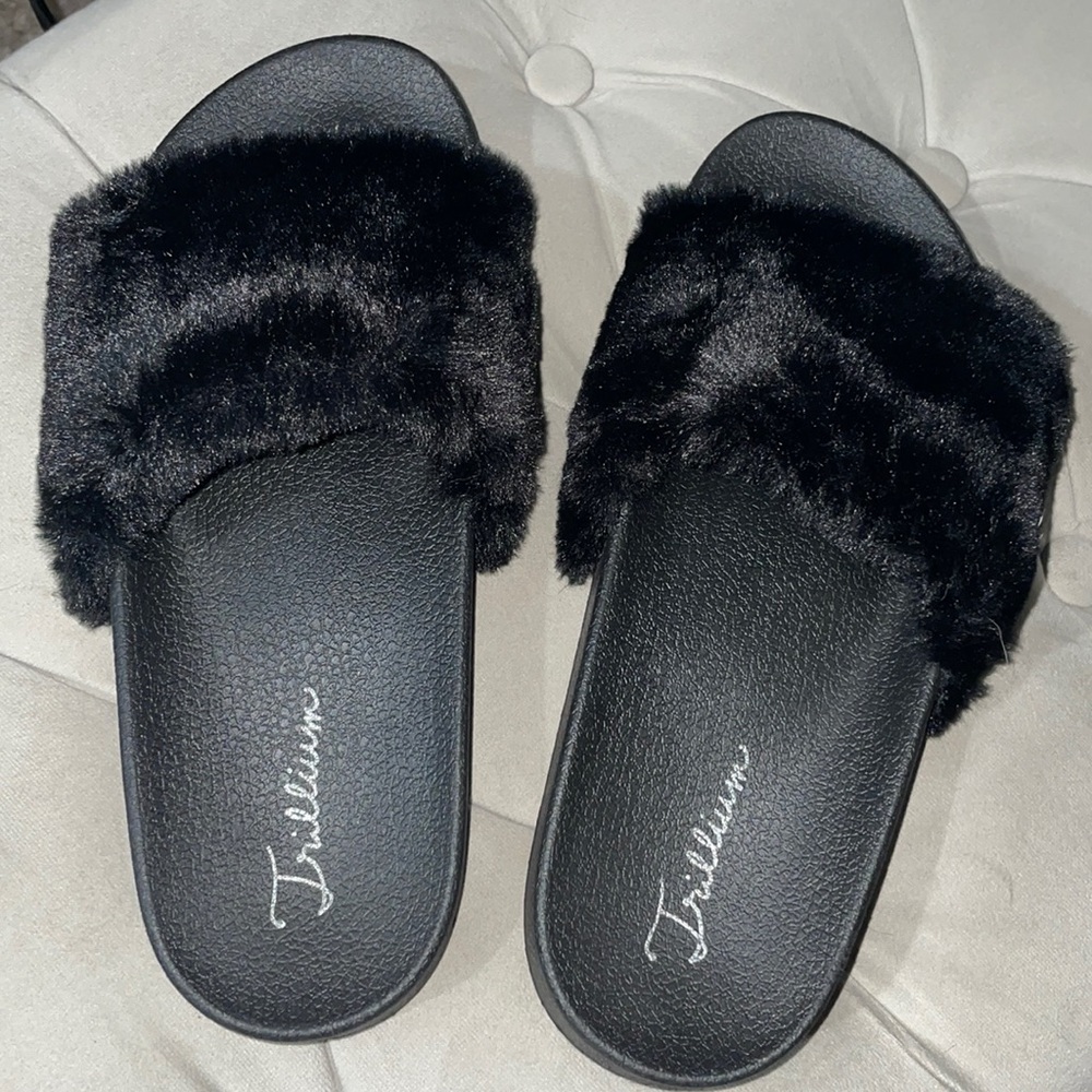 Black Fluffy Slides
